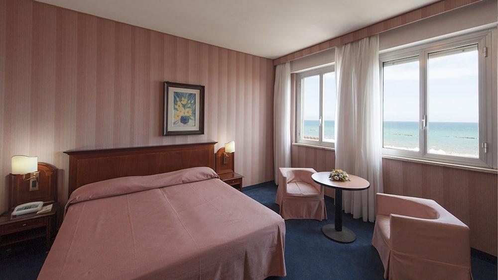 Hotel Esplanade Pescara Luaran gambar