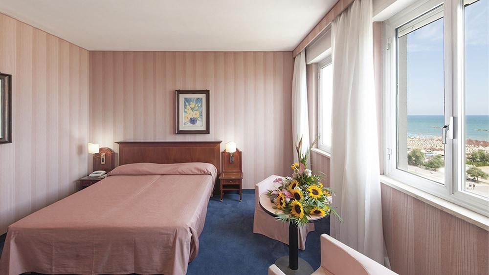Hotel Esplanade Pescara Luaran gambar